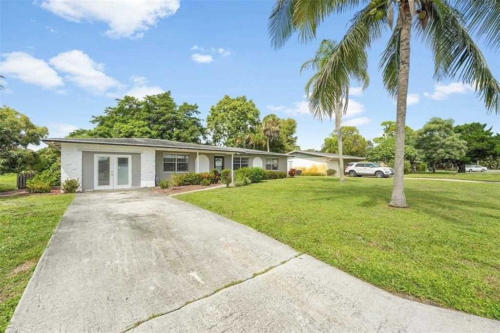 706 Se Alamanda Way - Photo 3 of 30