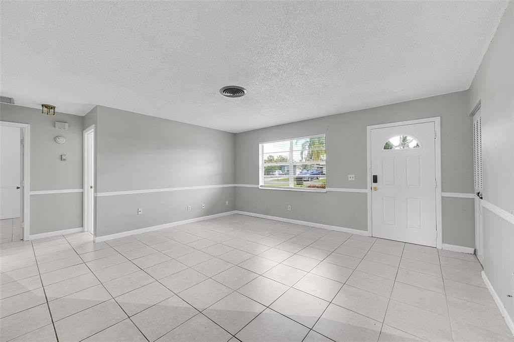 706 Se Alamanda Way - Photo 5 of 30