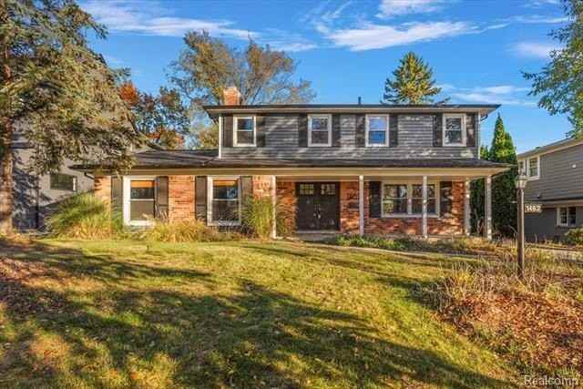 1462 Fairway Dr - Photo 2 of 50