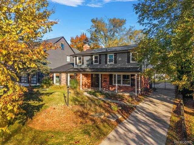 1462 Fairway Dr - Photo 3 of 50