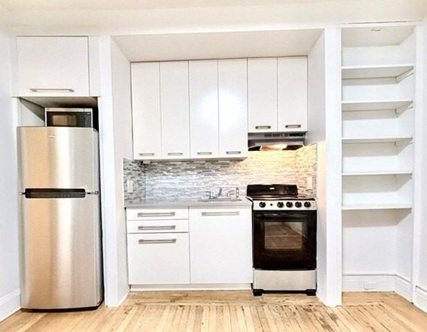 325 W 45th St #309 - Photo 2 of 7