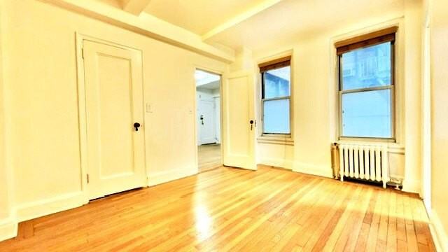 325 W 45th St #309 - Photo 3 of 7