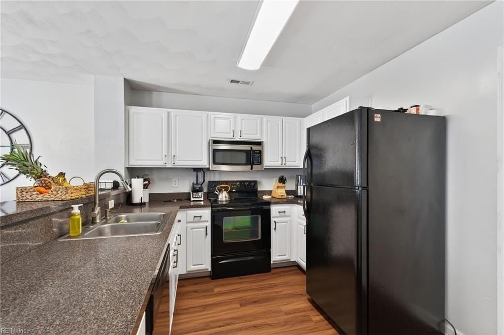 3659 Cape Henry Ave - Photo 4 of 22