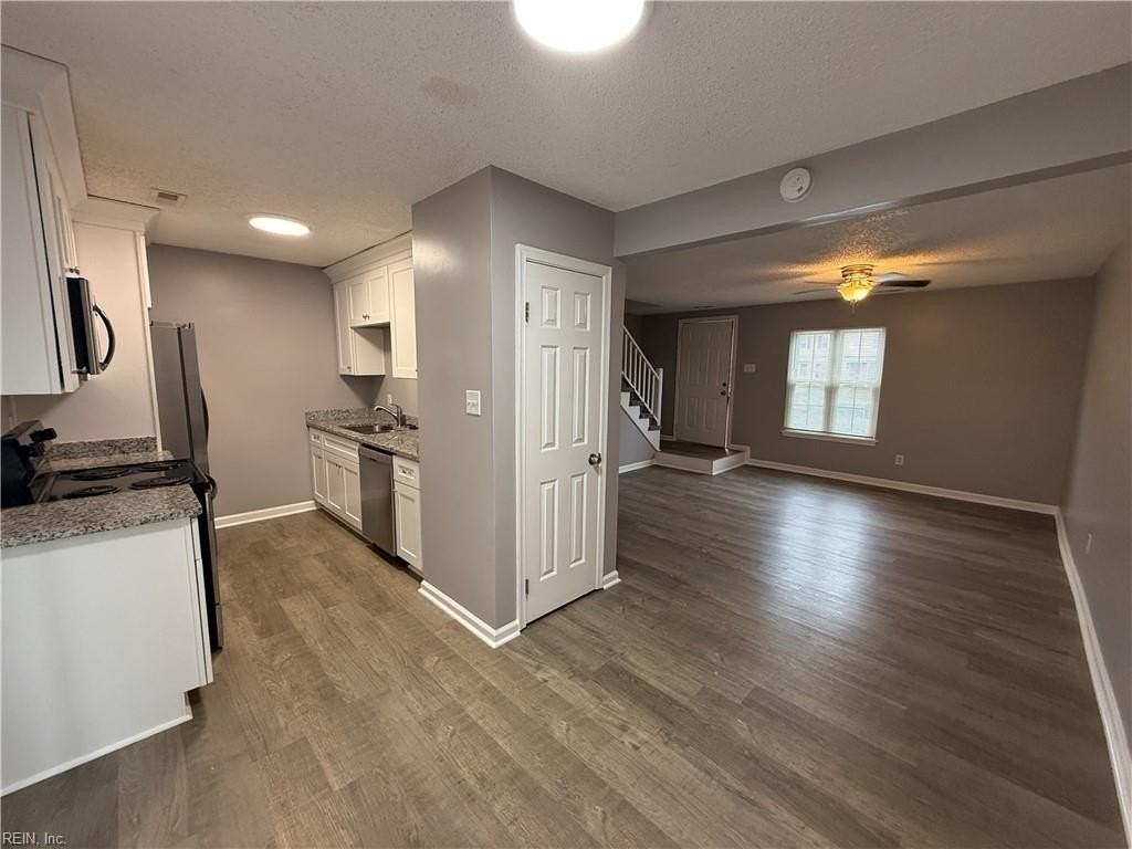 906 Seabreeze Court - Photo 5 of 22