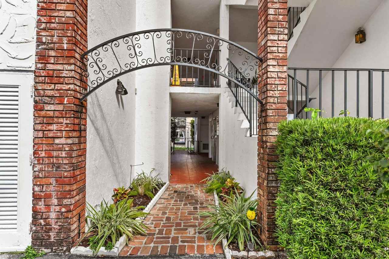 3910 Crystal Lake Dr #204 - Photo 4 of 23