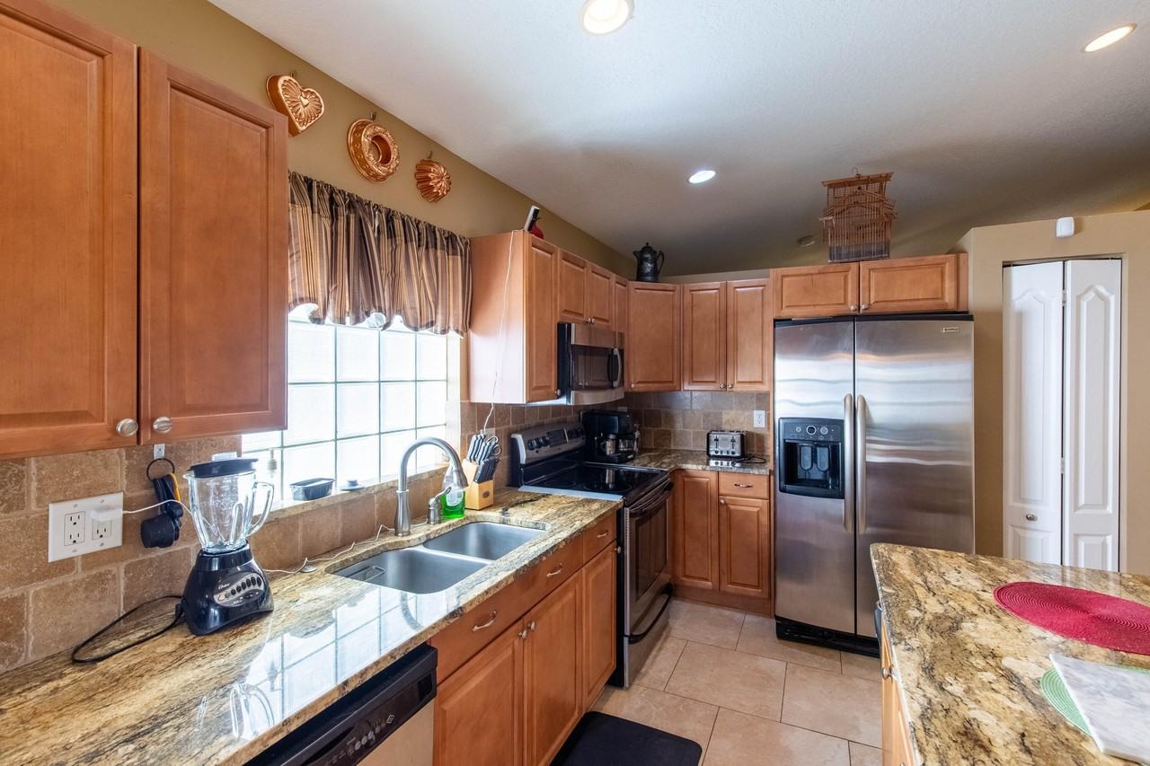 10746 Oak Bend Way - Photo 7 of 30