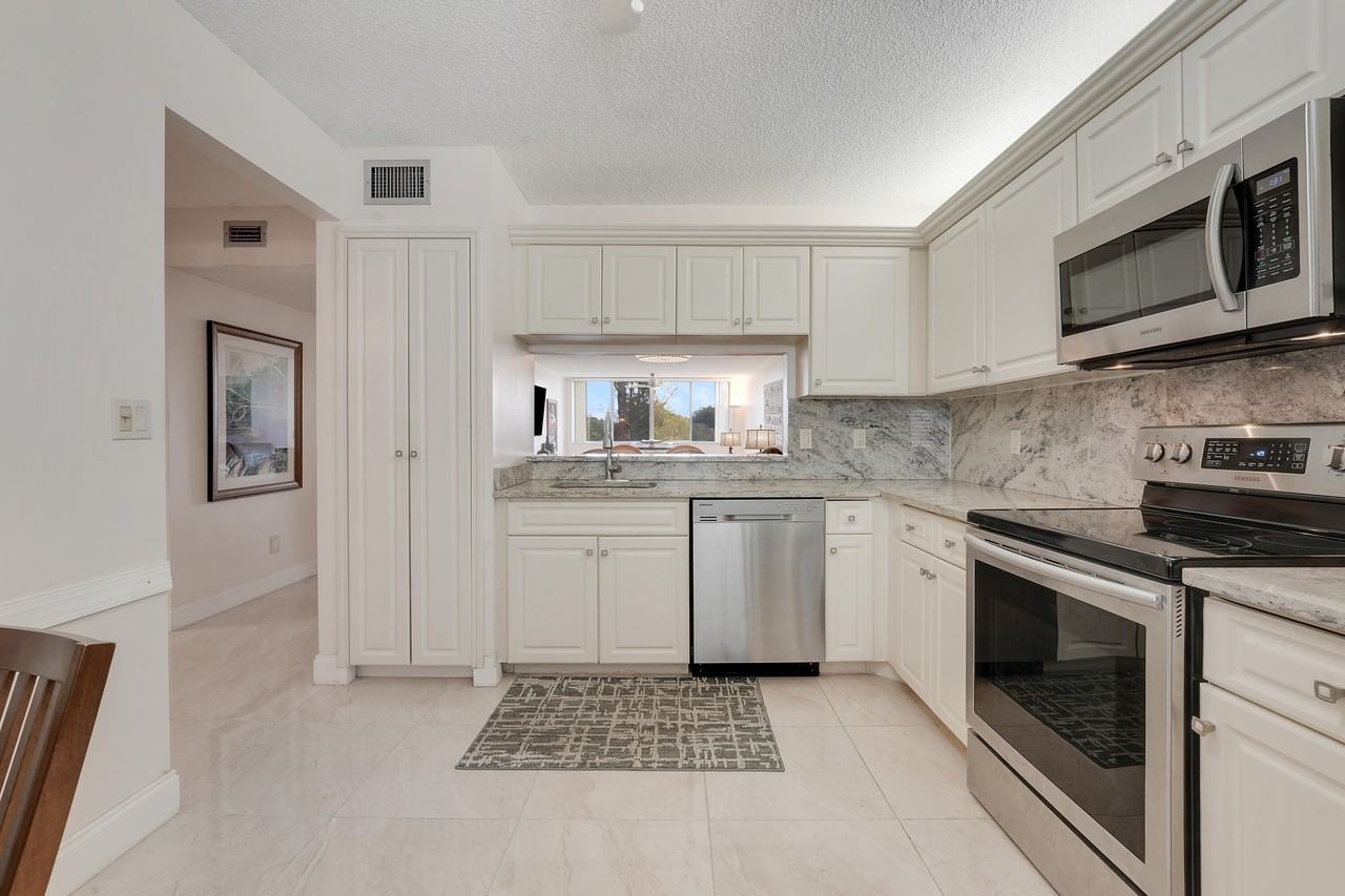 6698 10th Avenue North #320 - Photo 4 of 13