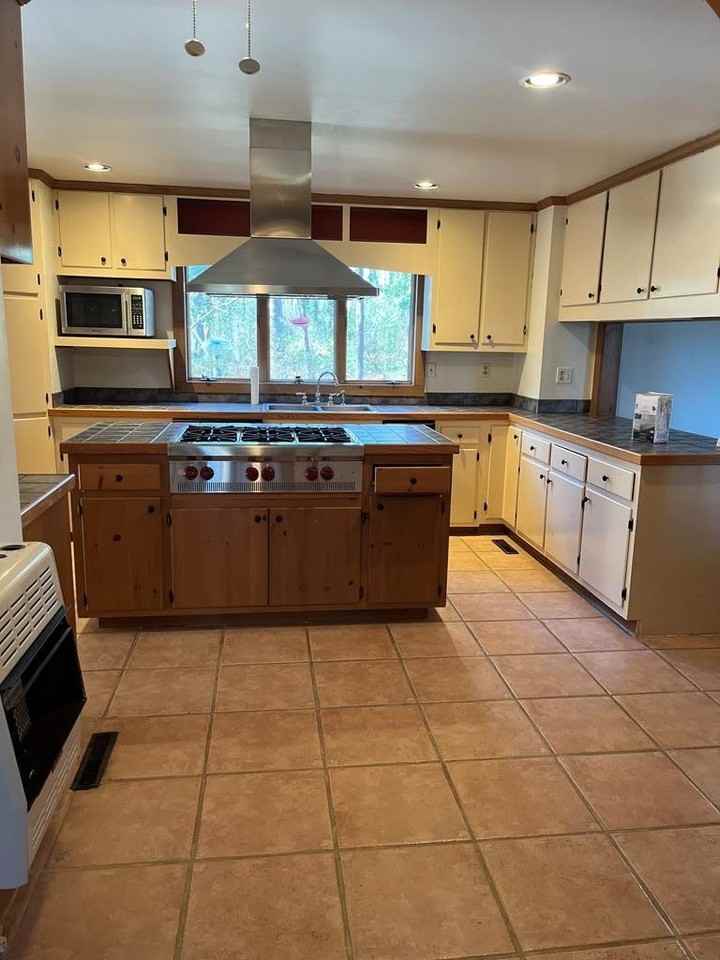 9077 Henderson Road - Photo 6 of 15