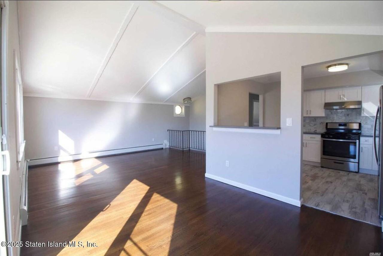 287 Lamport Blvd #2 - Photo 2 of 14