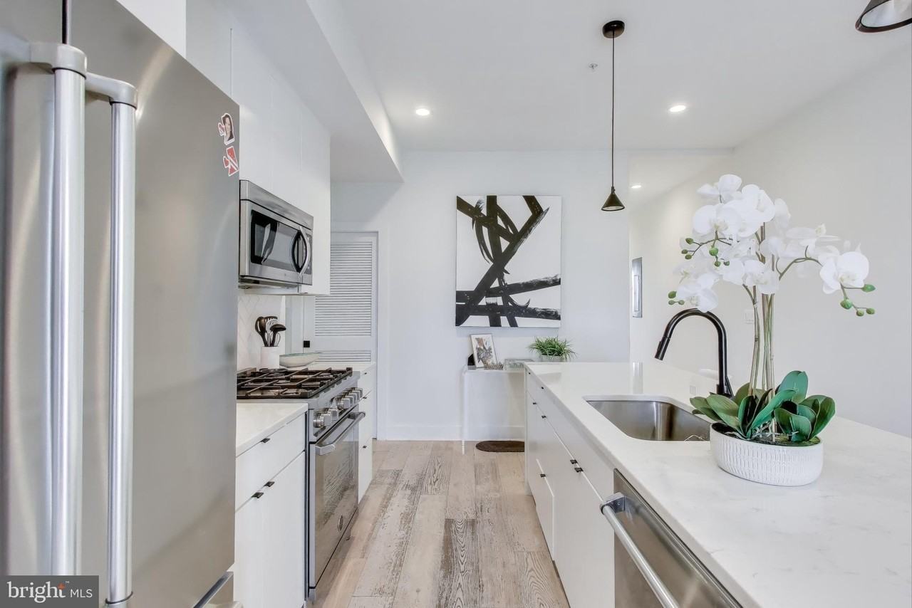 1011 18th Street Northeast #8 - Photo 3 of 25