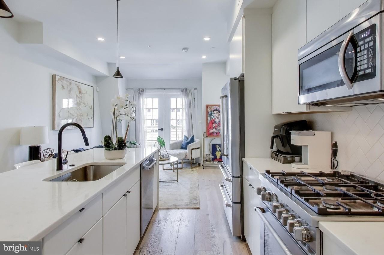 1011 18th Street Northeast #8 - Photo 4 of 25