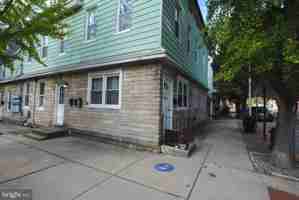 featured image of 374 Farnsworth Ave