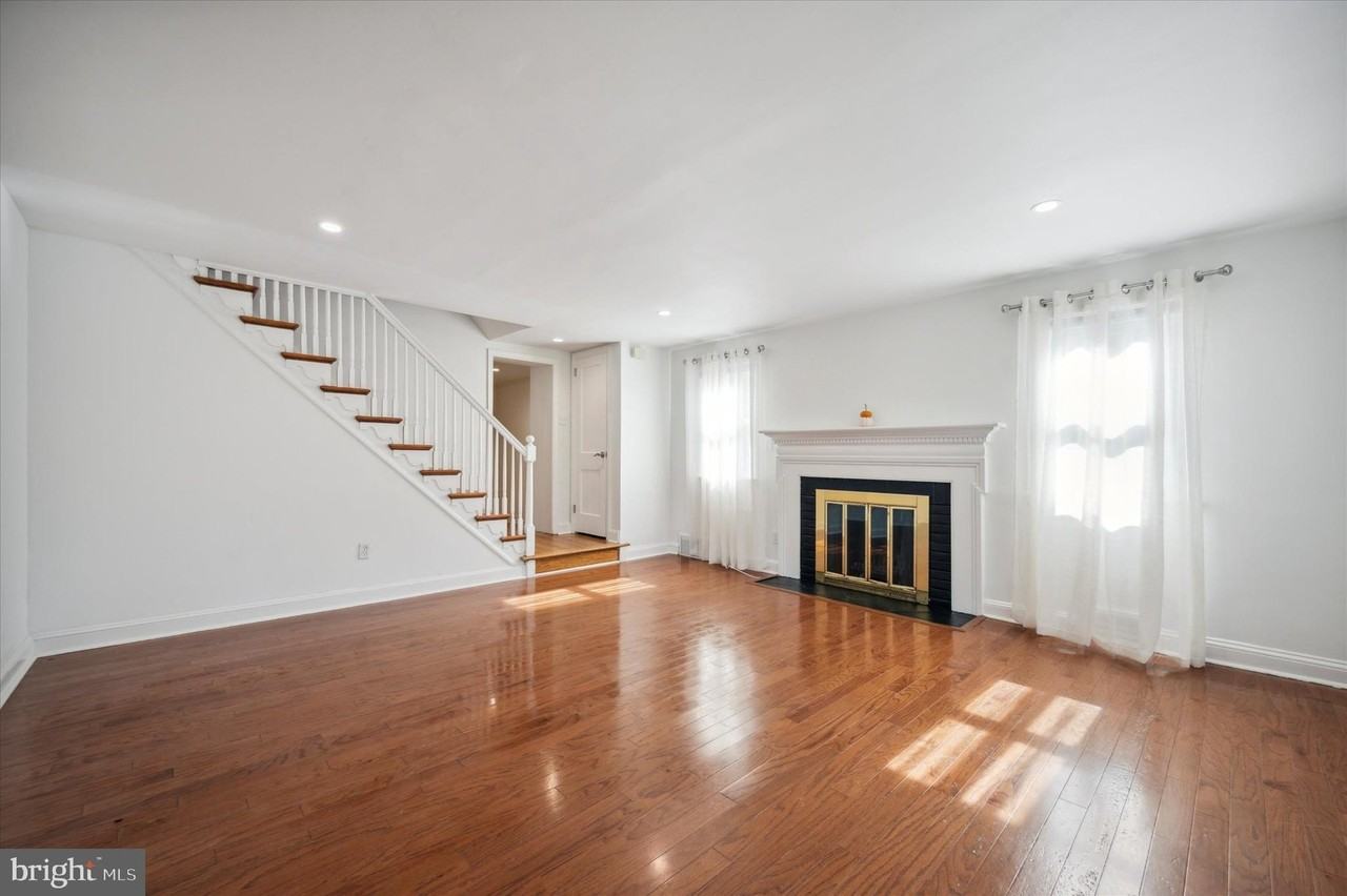 907 Powder Mill Ln - Photo 2 of 31