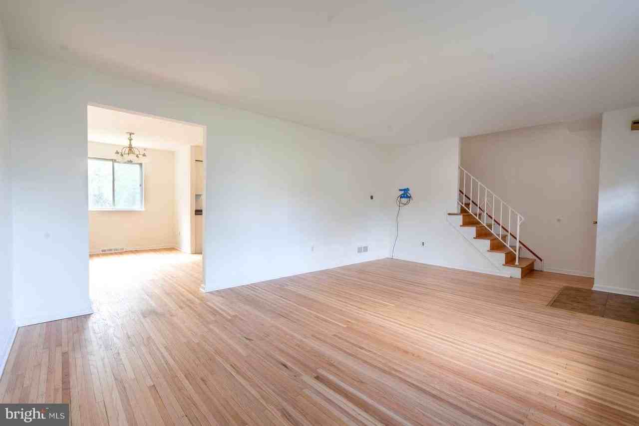 1558 Specht Place - Photo 5 of 50