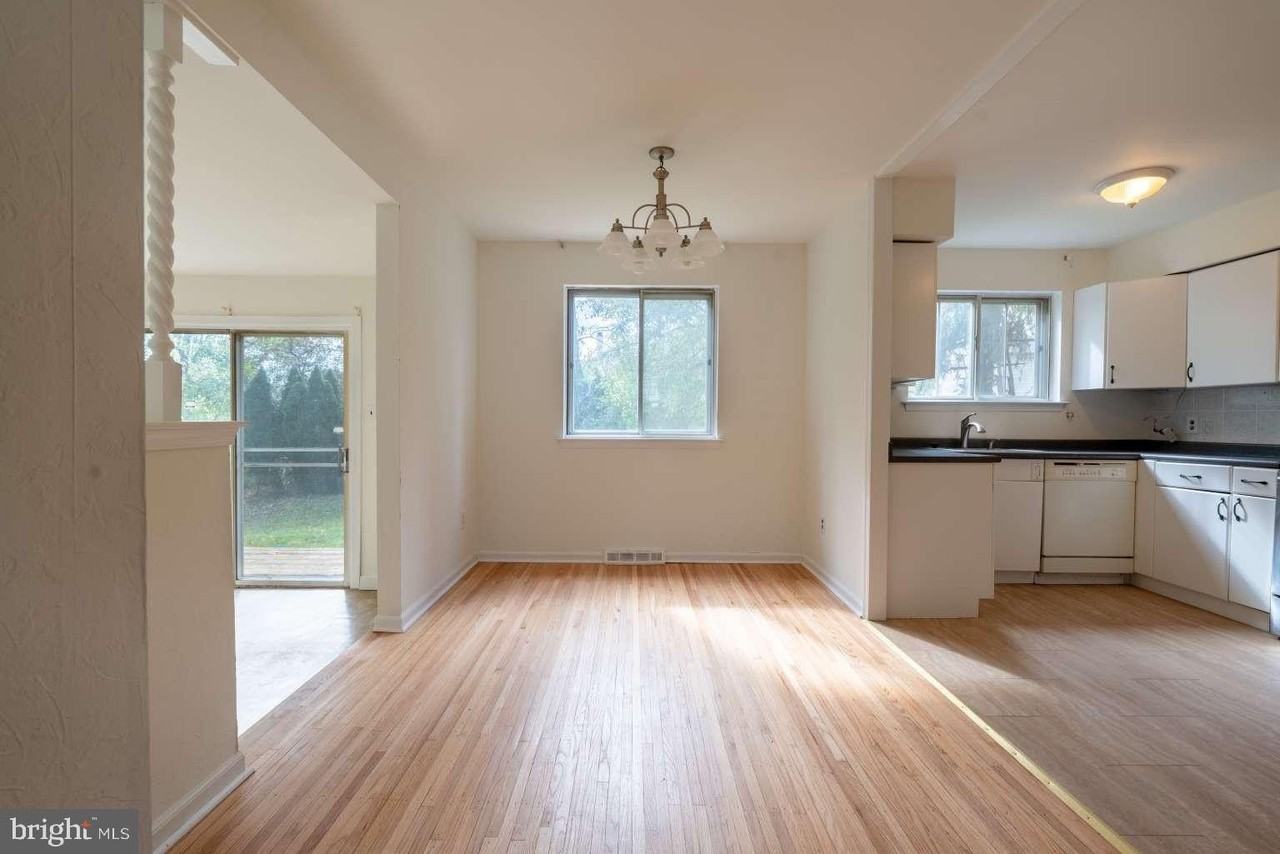 1558 Specht Place - Photo 6 of 50