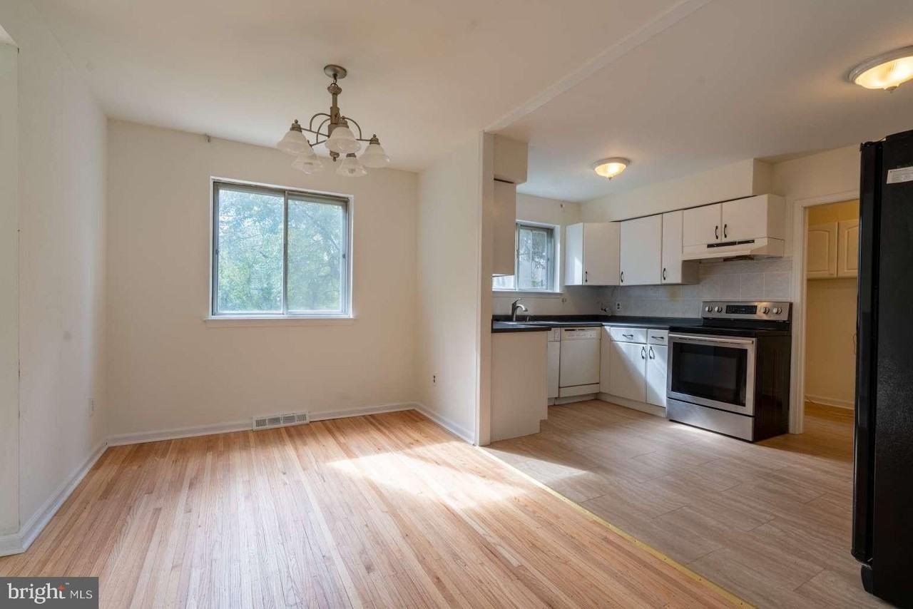 1558 Specht Place - Photo 7 of 50