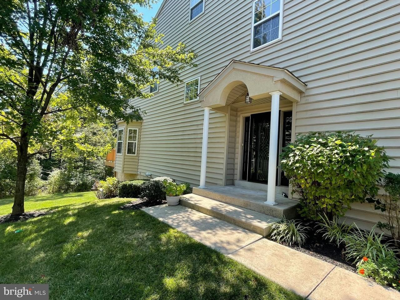 19 Arbor Cir - Photo 3 of 50