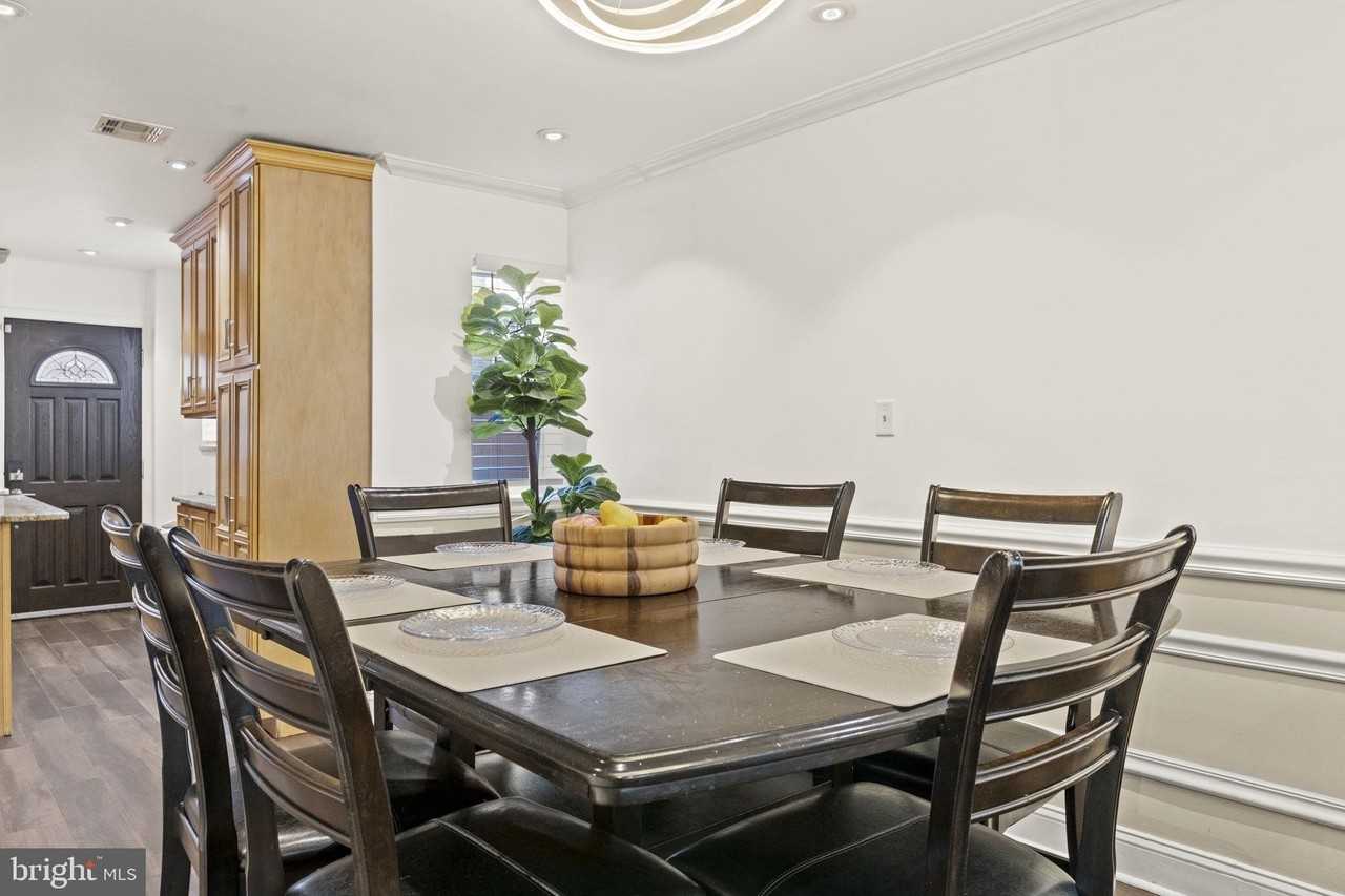 2006 Ellsworth St - Photo 4 of 34