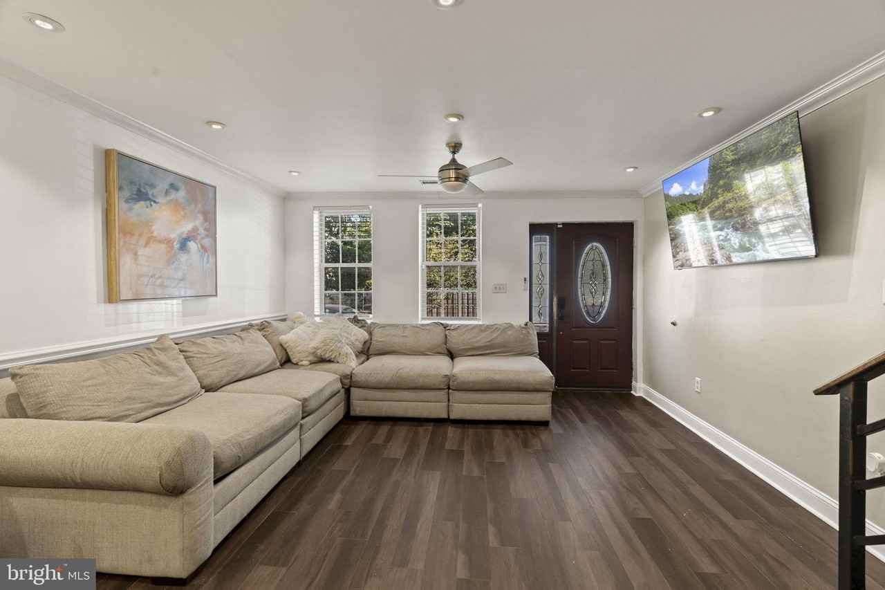 2006 Ellsworth St - Photo 6 of 34