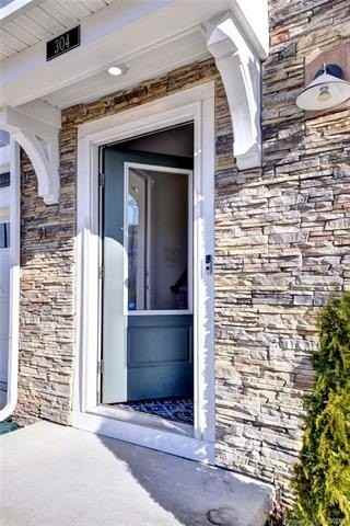 304 Bimini Ln - Photo 4 of 31