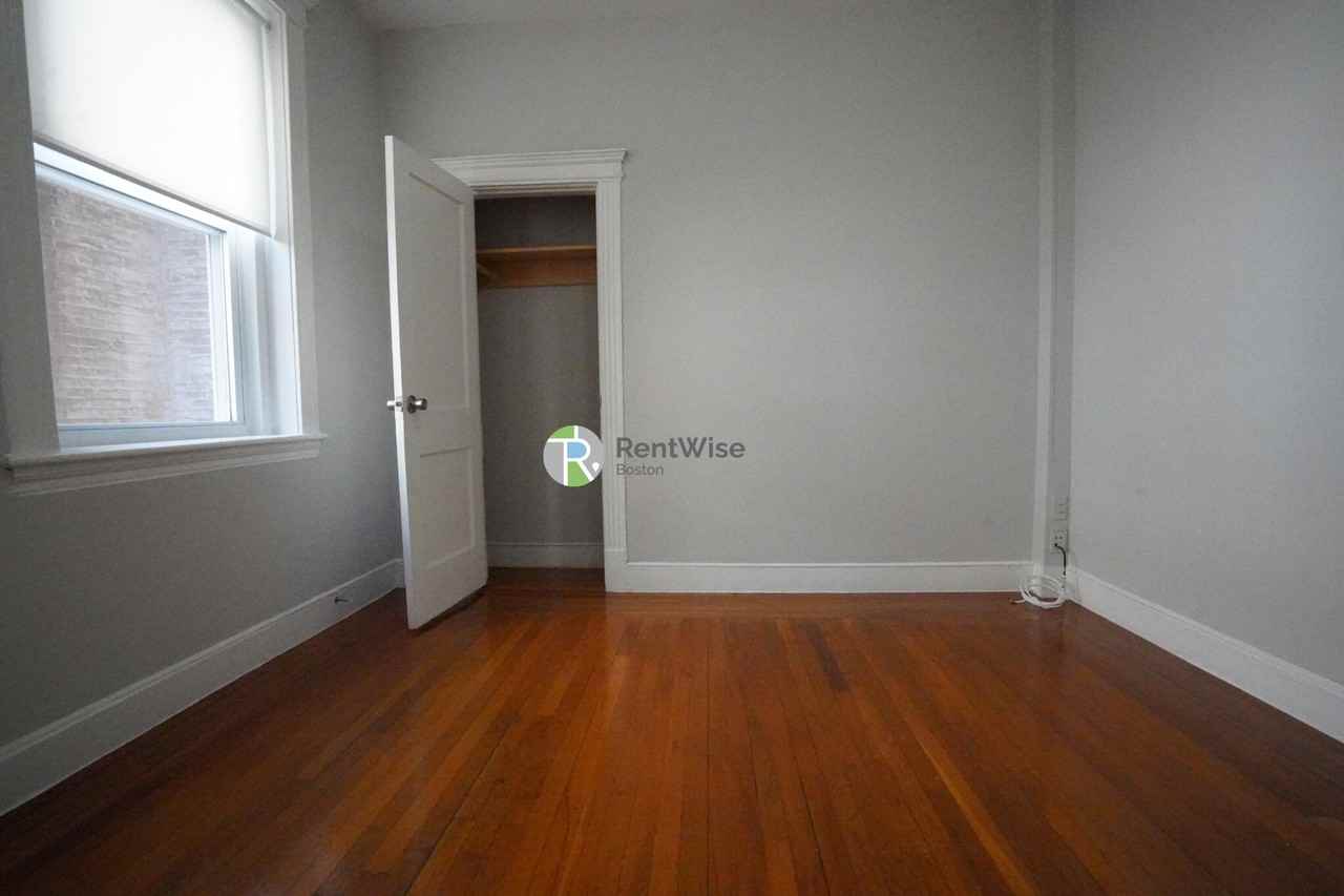 35 Gardner St #4 - Photo 3 of 15