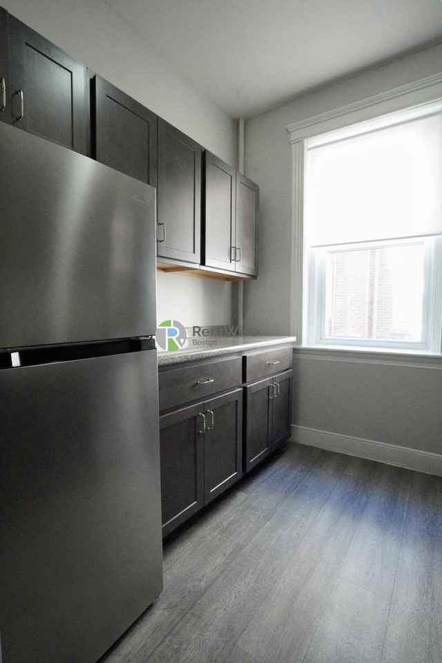 35 Gardner St #4 - Photo 6 of 15