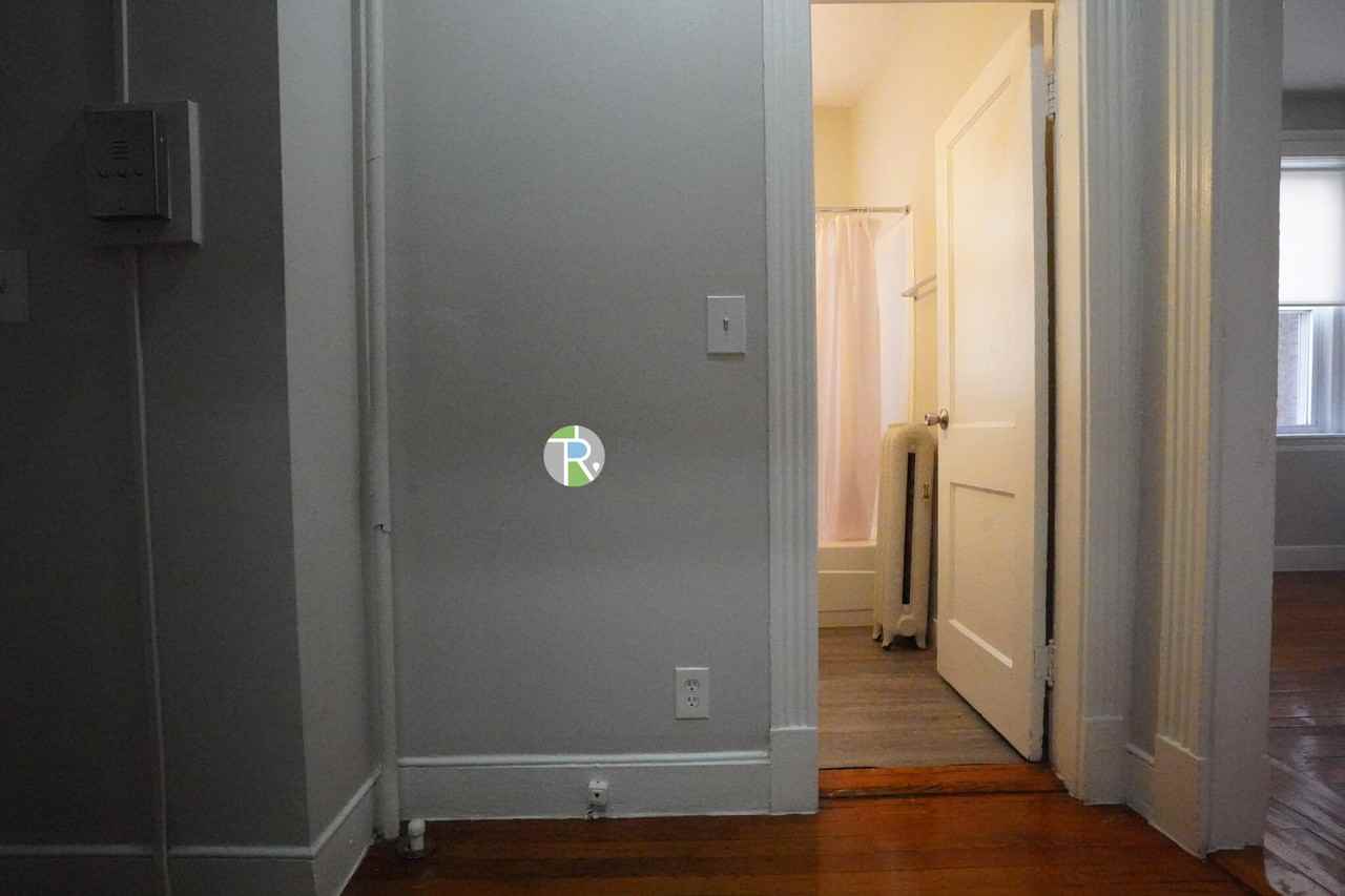 35 Gardner St #4 - Photo 7 of 15