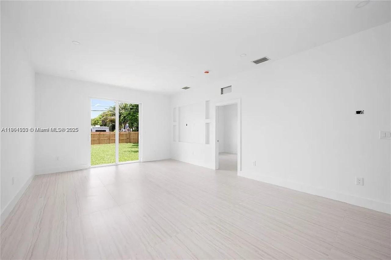 10745 Sw 217th St - Photo 2 of 8