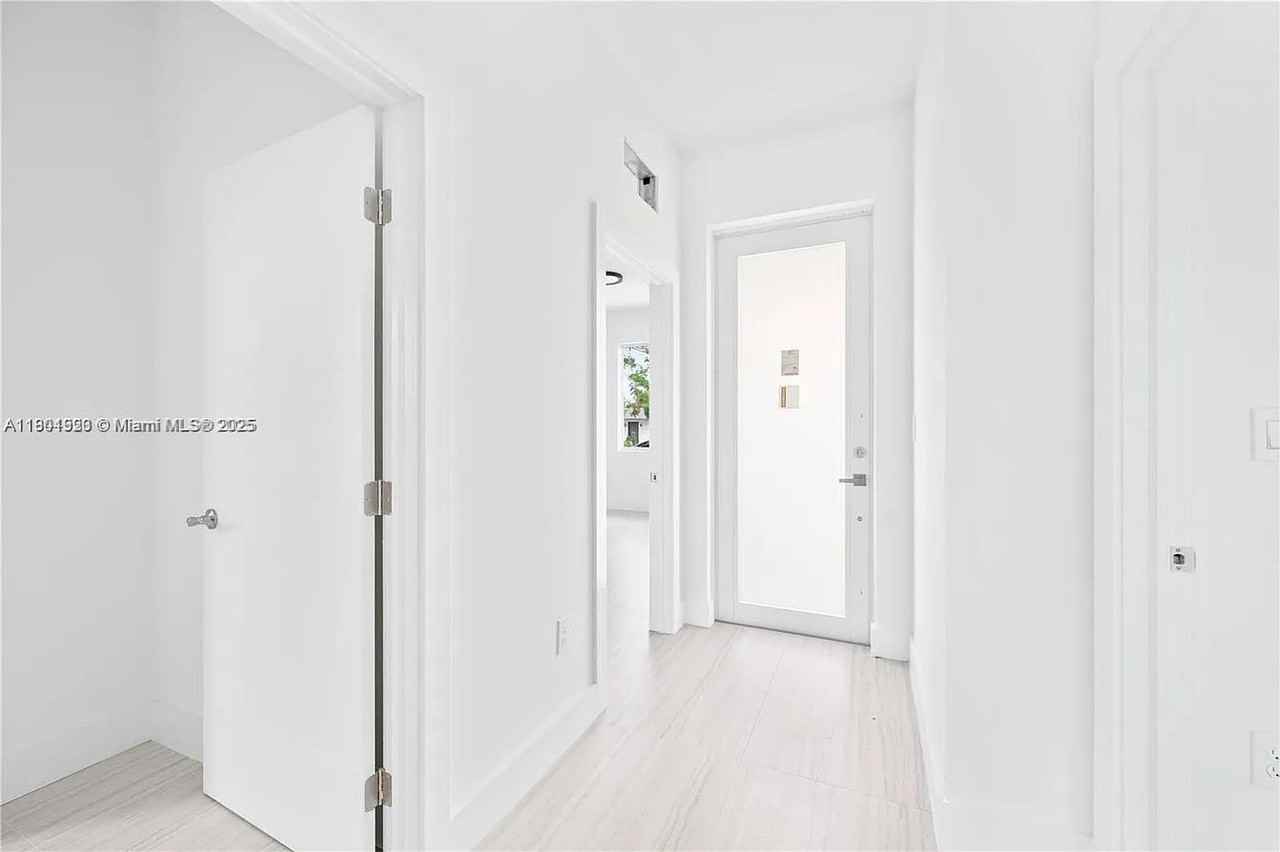 10745 Sw 217th St - Photo 4 of 8