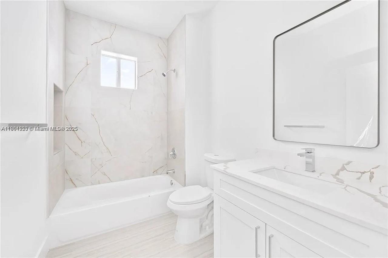 10745 Sw 217th St - Photo 7 of 8