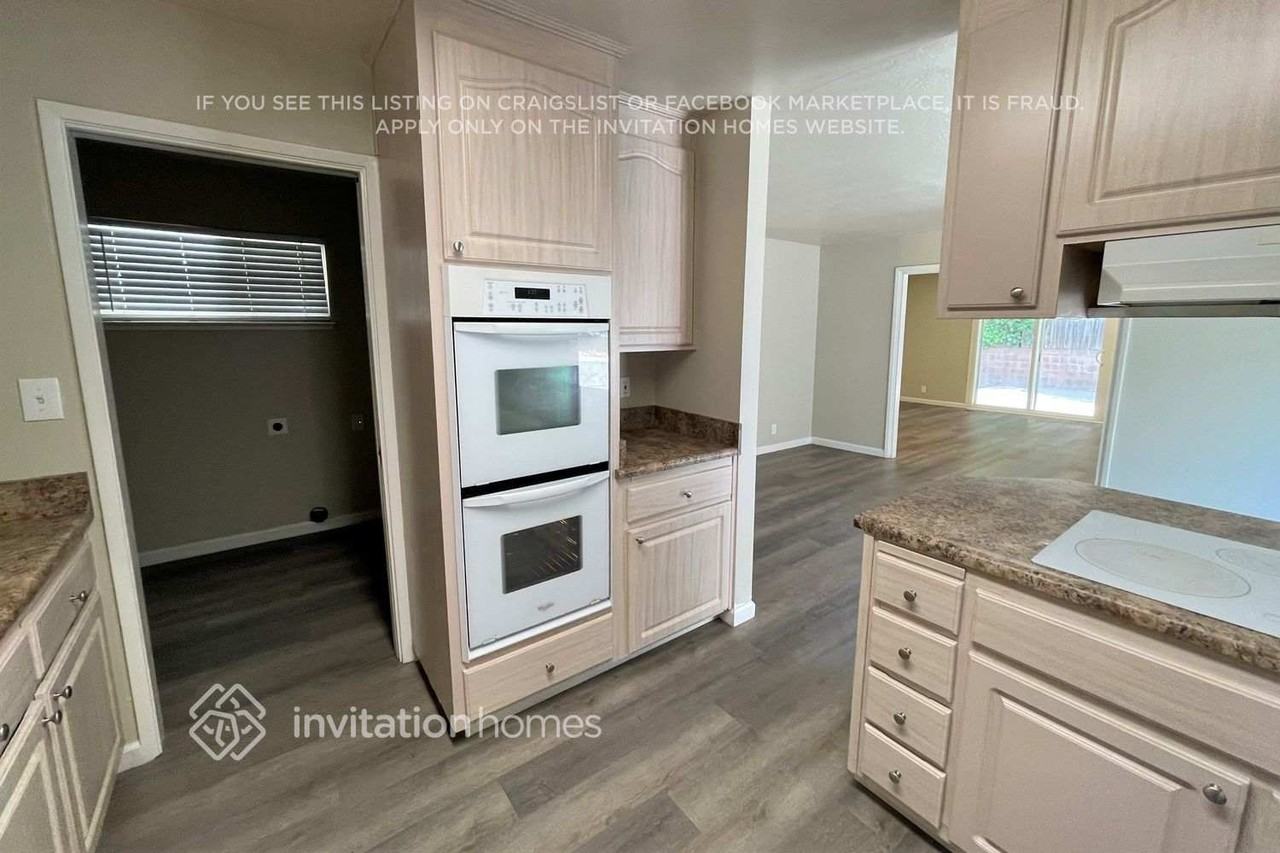 217 Locust Dr - Photo 3 of 15