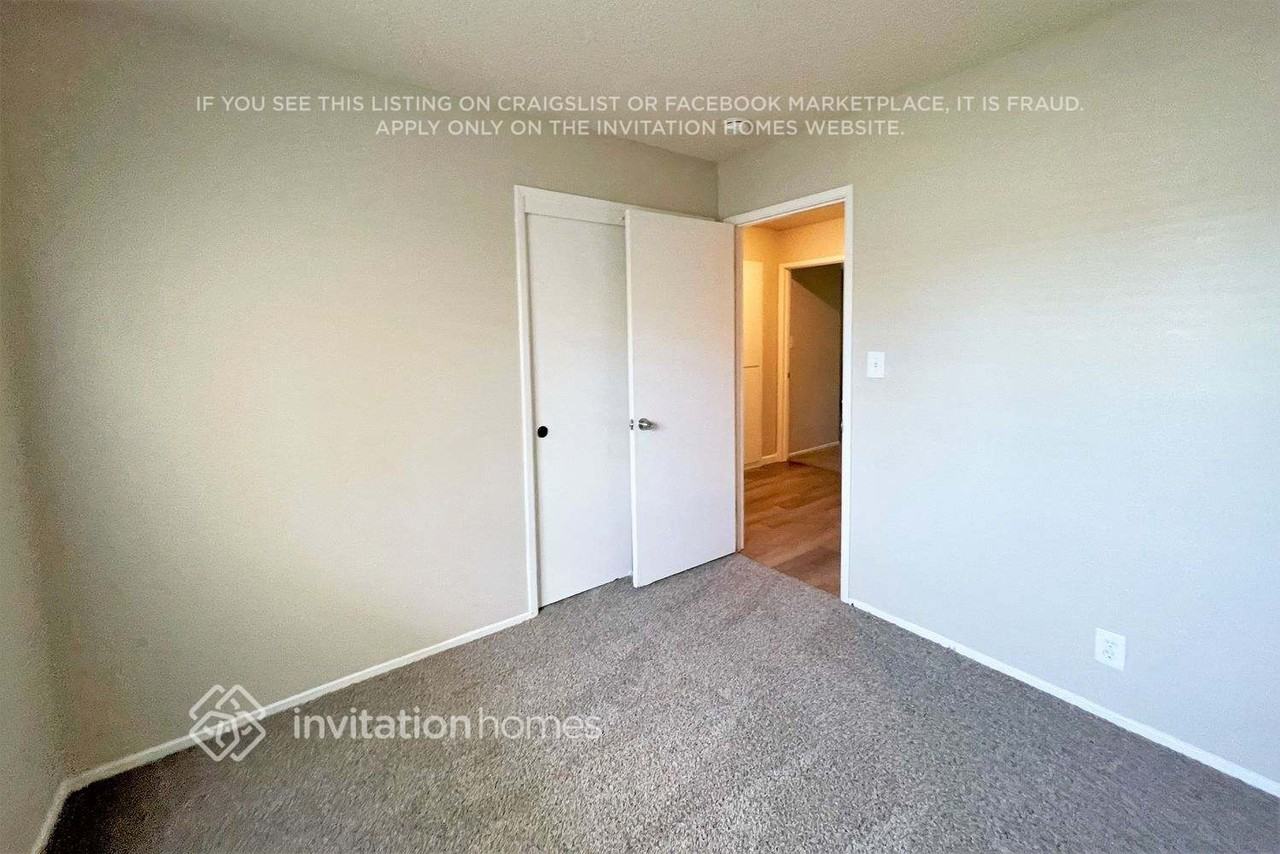 217 Locust Dr - Photo 5 of 15