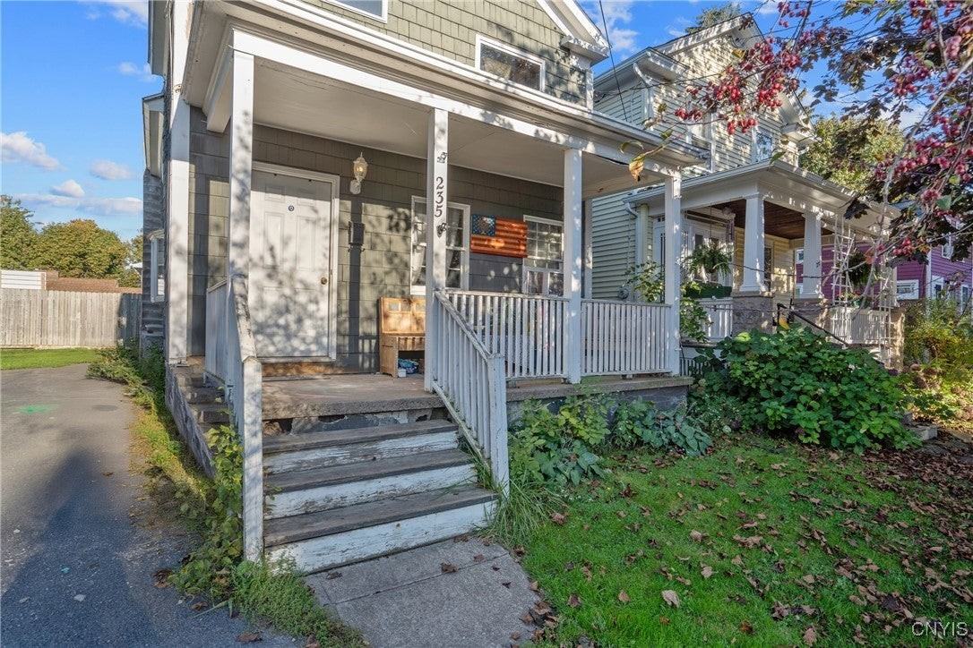 235 West 6th Street - Photo 3 of 6