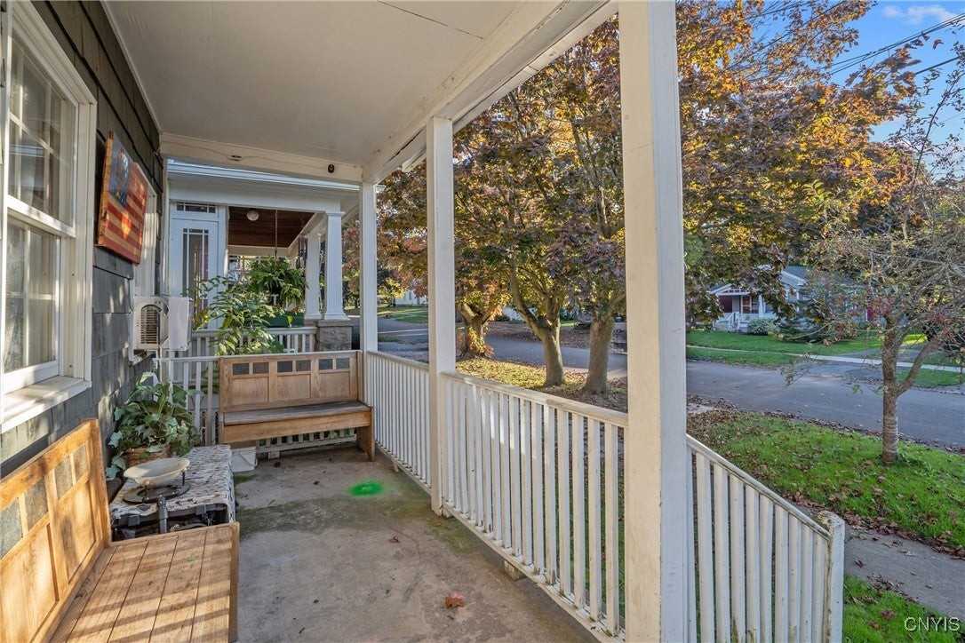 235 West 6th Street - Photo 4 of 6