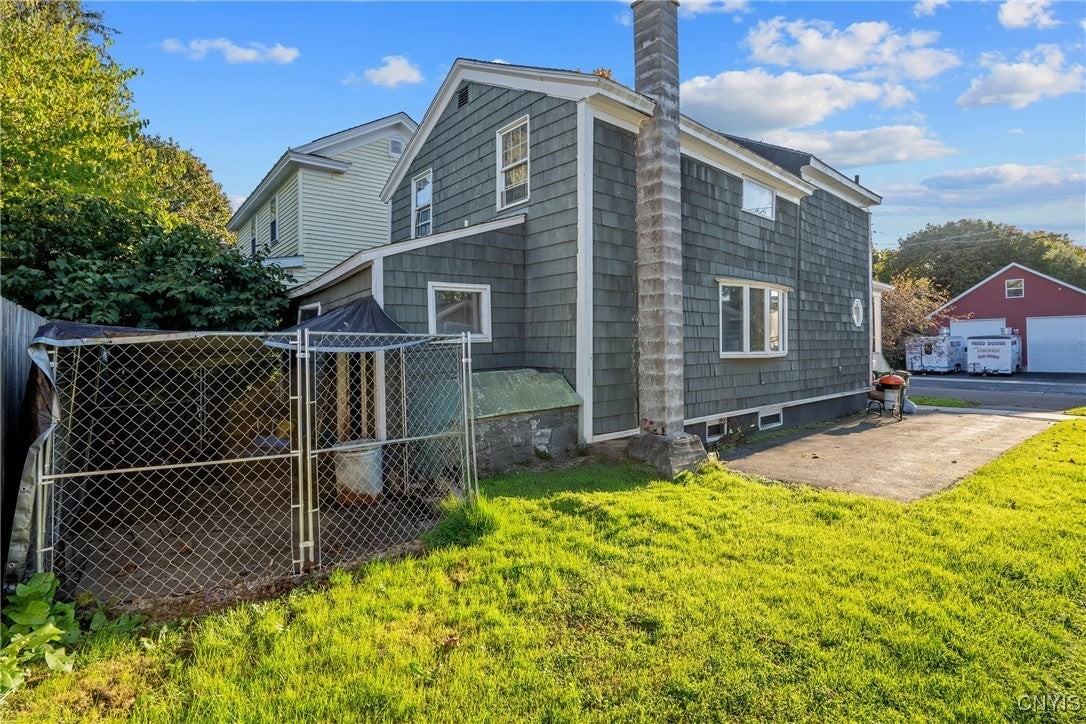 235 West 6th Street - Photo 5 of 6