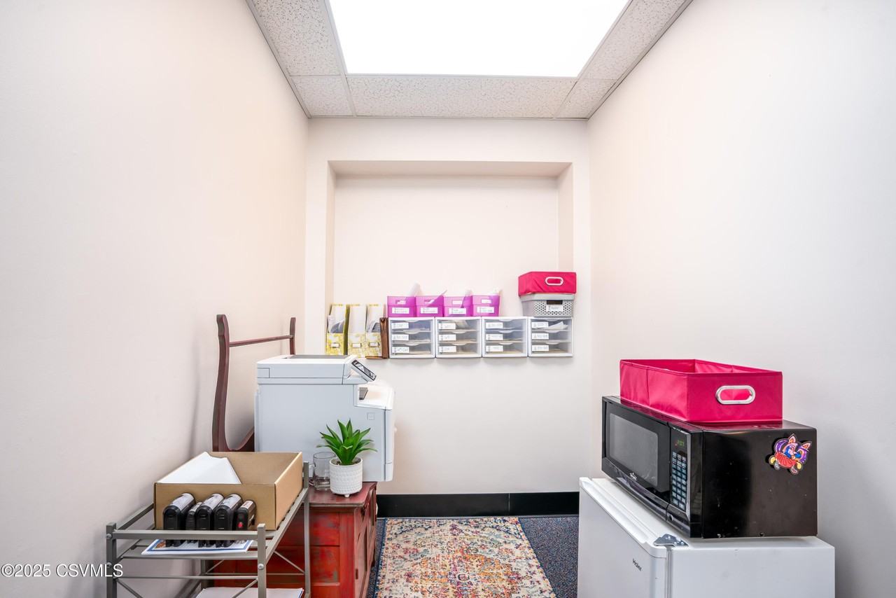 589 E 7th St - Photo 5 of 14