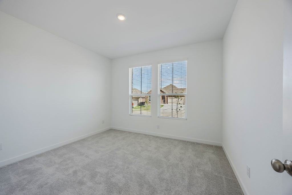 2005 Nokota Pkwy - Photo 5 of 40