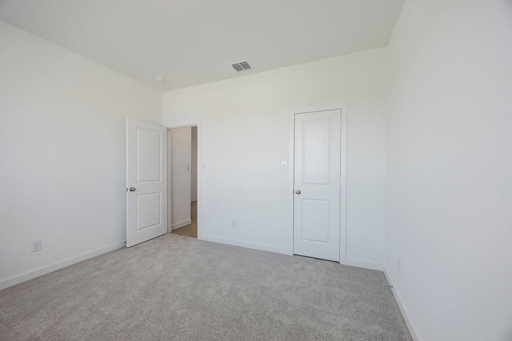 2005 Nokota Pkwy - Photo 6 of 40