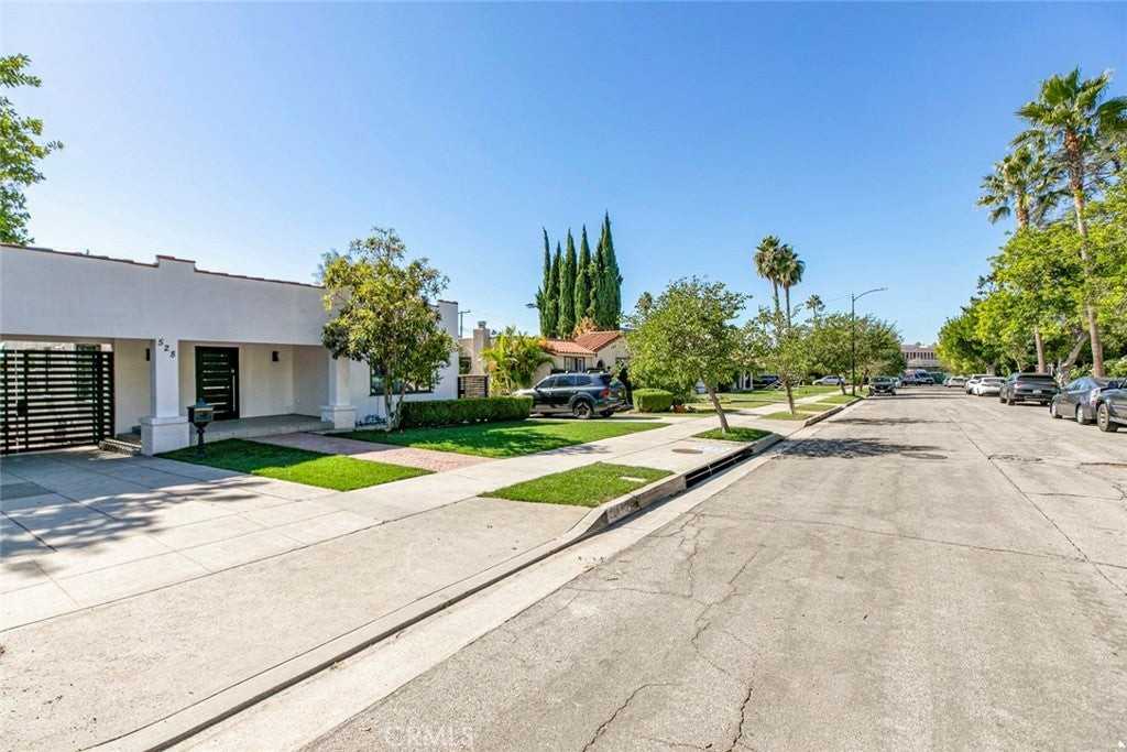 528 Spencer Street - Photo 4 of 38