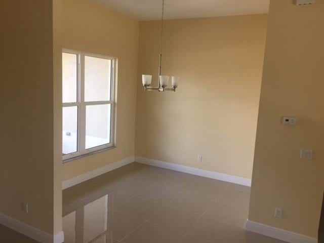 4261 Sw Walker St - Photo 6 of 14