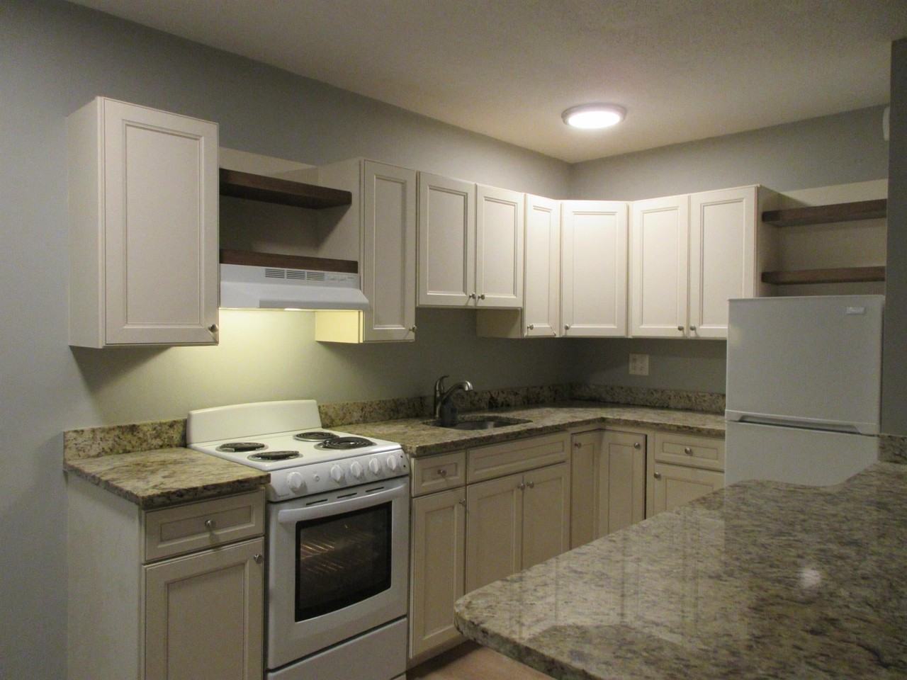 1118 N H St - Photo 4 of 12