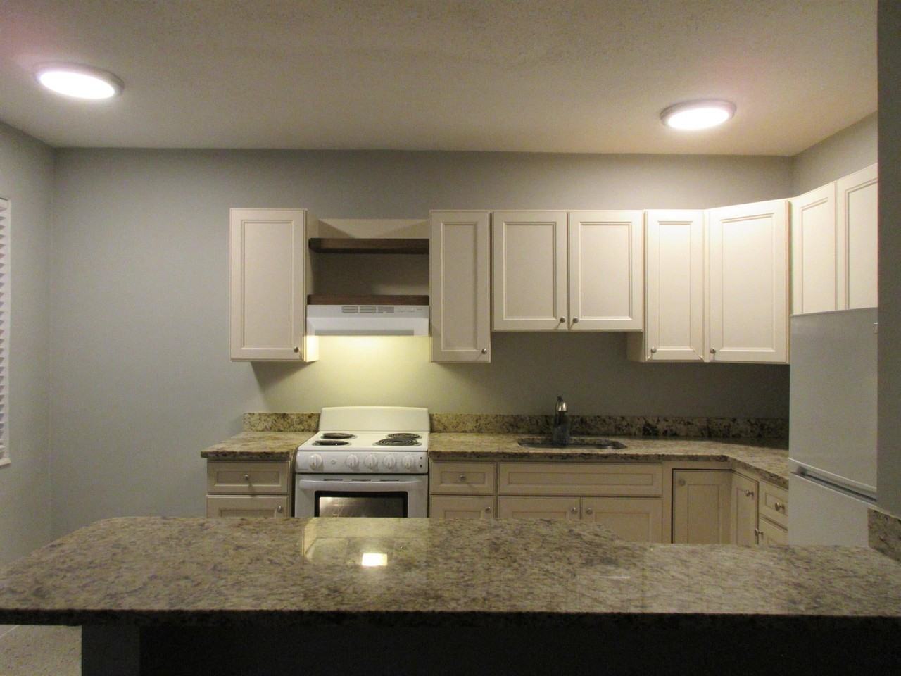 1118 N H St - Photo 6 of 12