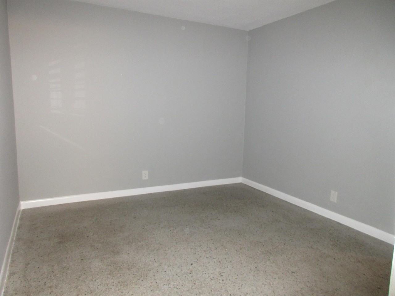 1118 N H St - Photo 7 of 12