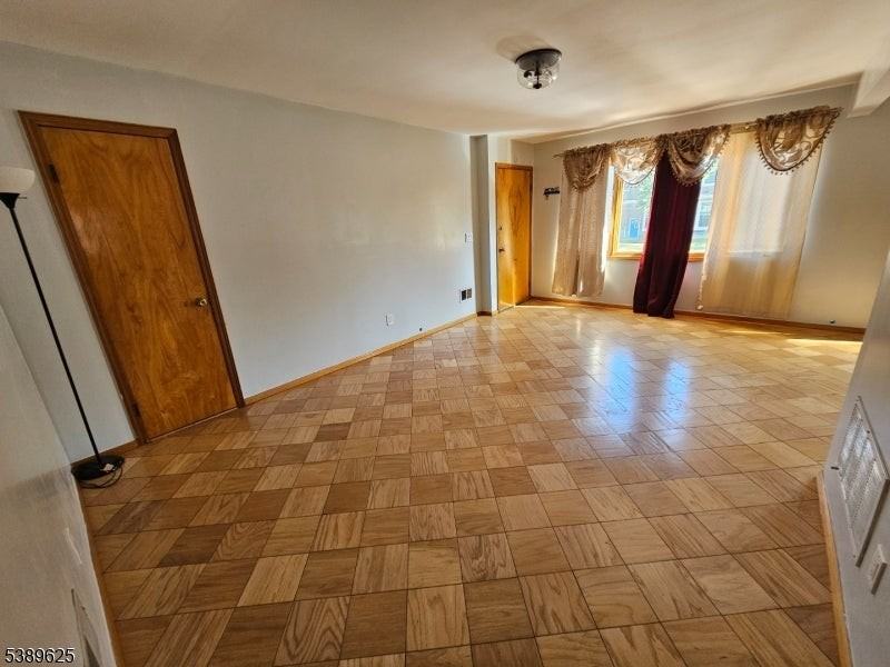 309 E Henry St - Photo 6 of 14