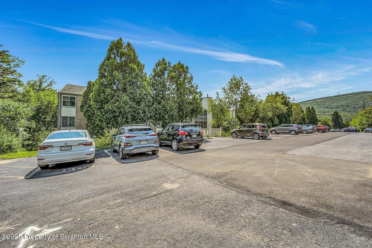 1112 Summit Pointe - Photo 2 of 31