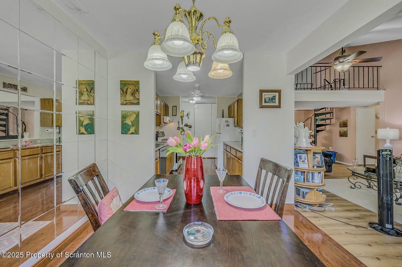 1112 Summit Pointe - Photo 7 of 31