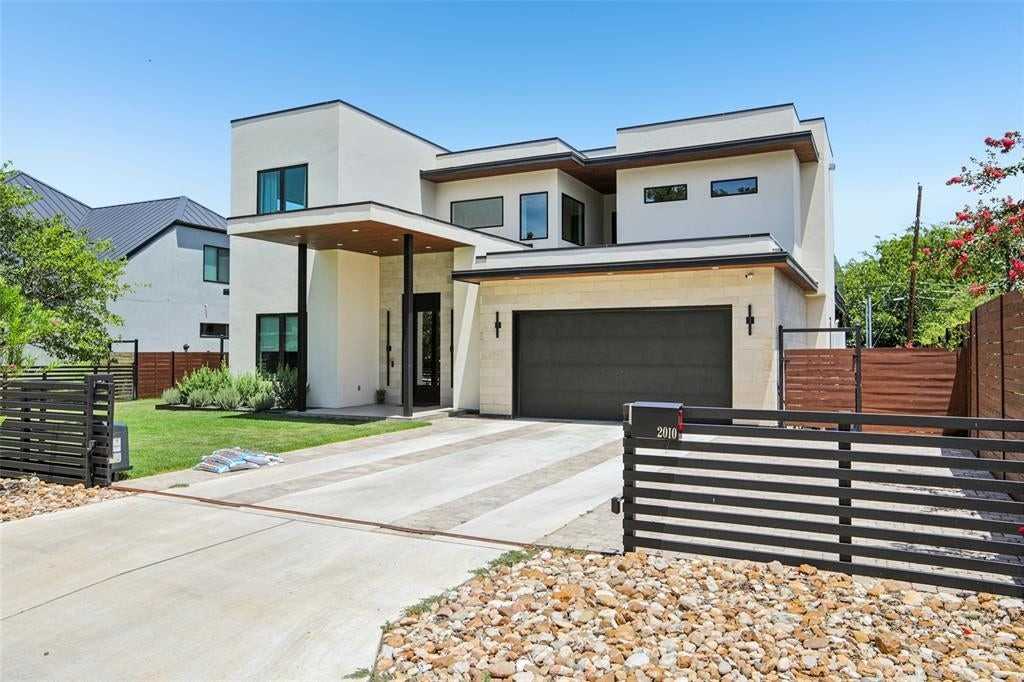 2010 Meadowridge Dr - Photo 3 of 40