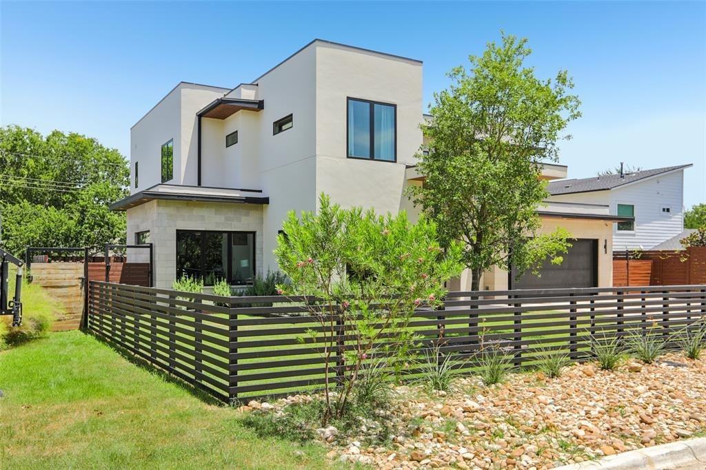 2010 Meadowridge Dr - Photo 4 of 40