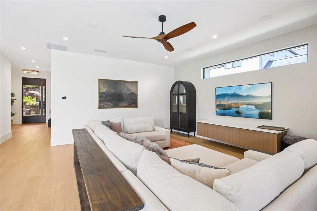 2010 Meadowridge Dr - Photo 5 of 40