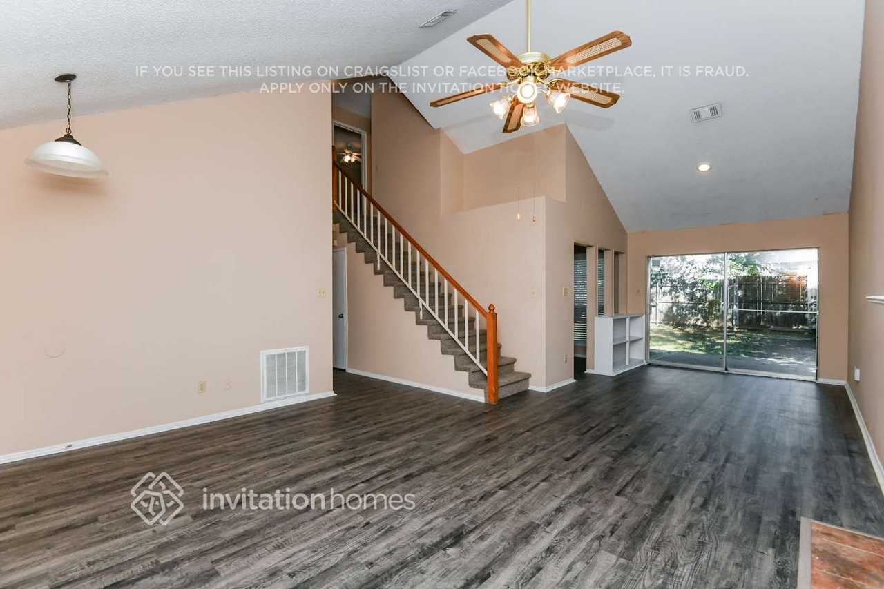 3805 Waxwing Cir S - Photo 4 of 18